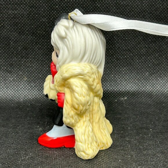 2021 Hallmark LE Disney Precious Moments Cruella ornament - Picture 4 of 5